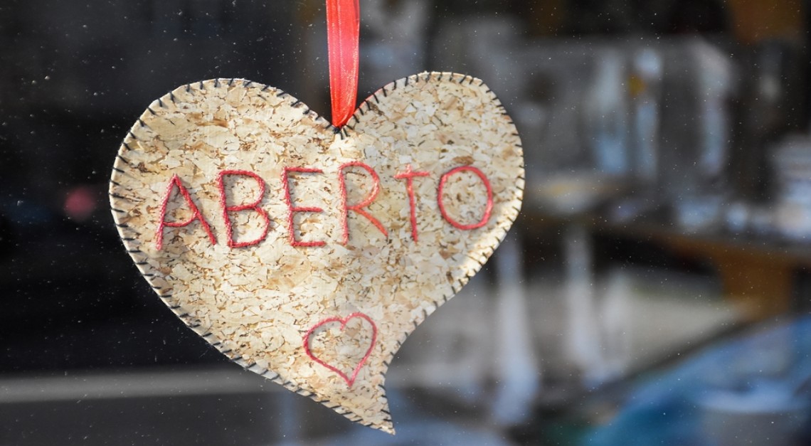 Passatempo. Empresas de Vila Verde desafiadas a decorarem os espaços com o amor dos Lenços de Namorados